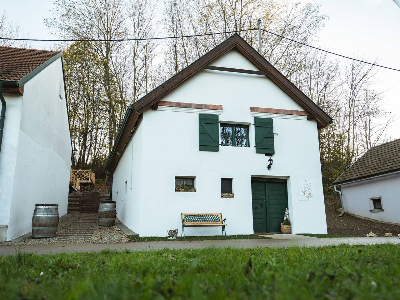 Weinfass-Chalet für 8 in Grub an der March in Grub an der March, Niederösterreich