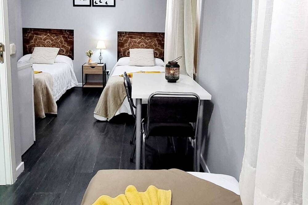 Entire apartment, The Dream Of Quixote. Hab.Triple in Alcalá de Henares, Área Metropolitana de Madrid