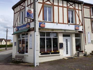 Hôtel pour 2 personnes, avec terrasse ainsi que jardin et vue, animaux acceptés dans Sainte-Gauburge-Sainte-Colombe
