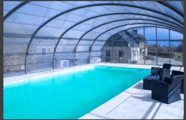 Gîte pour 8 personnes, avec piscine ainsi que vue et jardin à Hénon