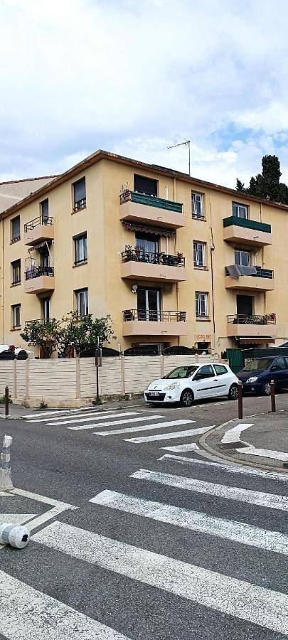 Appartement entier, Appartement dans immeuble de Ville in Saint-Laurent-du-Var, Côte méditerranéenne (France)