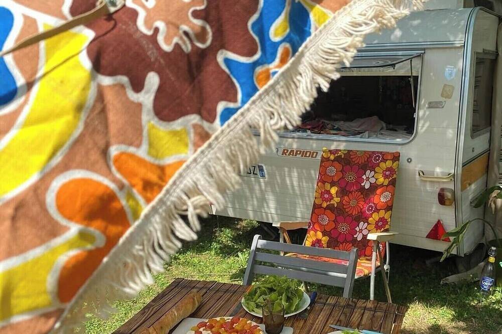 Caravane vintage, vivez une expérience dans une capsule temporelle en Chartreuse in Voiron, Isère