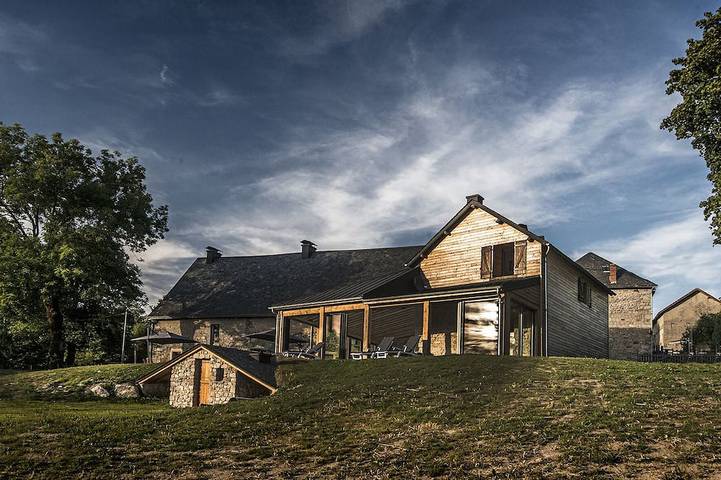 Location de vacances pour 18 personnes, animaux acceptés à Prondines