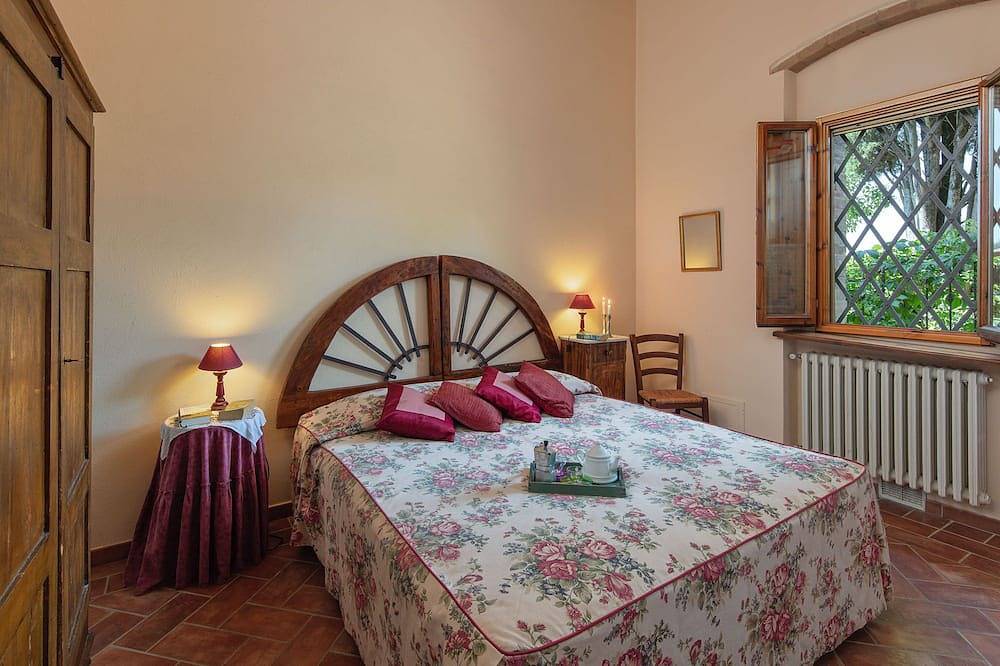 Geheel appartement, Gufo: Rustig appartement dicht bij de beste schatten van Toscane, 1 mijl van winkels in Poggibonsi, Chianti