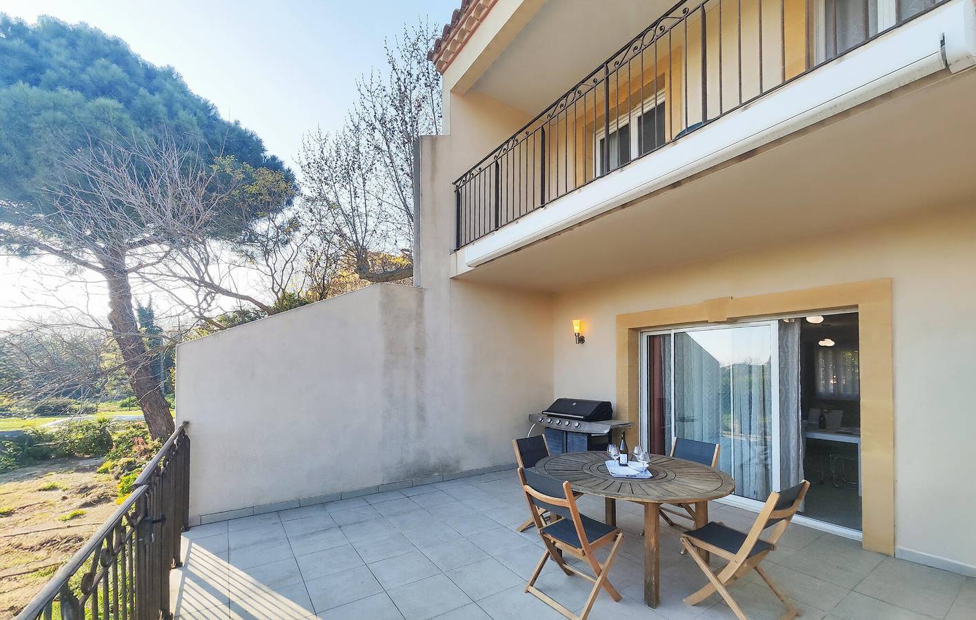 Spacieux appartement de 2 chambres avec piscine, Wi-Fi et parking près de Mirepeisset in Mirepeisset, Côte méditerranéenne (France)