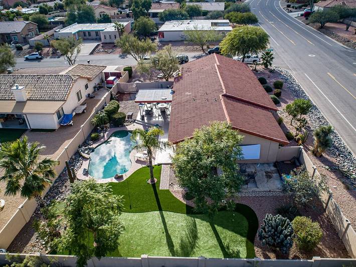 Vacation rental for 10 people, with hot tub and terrace as well as yard in Fountain Hills
