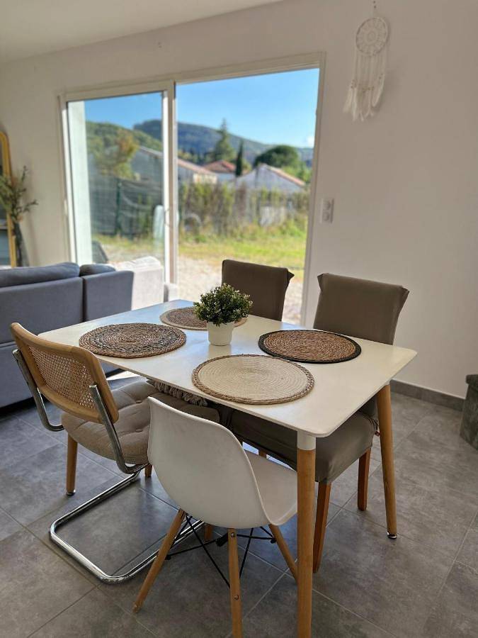 Location de vacances pour 6 personnes, avec Terrasse ainsi que Jardin et Vue à Laroque (Hérault) - 3