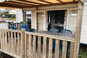 Mobil home pour 5 personnes, avec terrasse à Neuvic