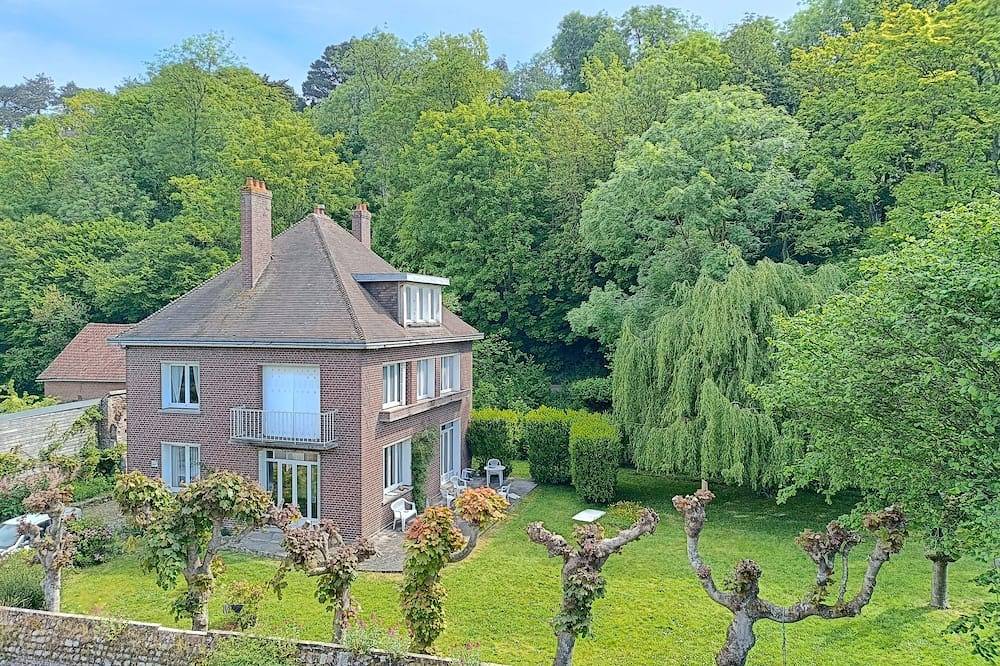 Authentique maison de famille avec un grand jardin, parking et plage à 10 min in Veules-les-Roses, Région de Dieppe