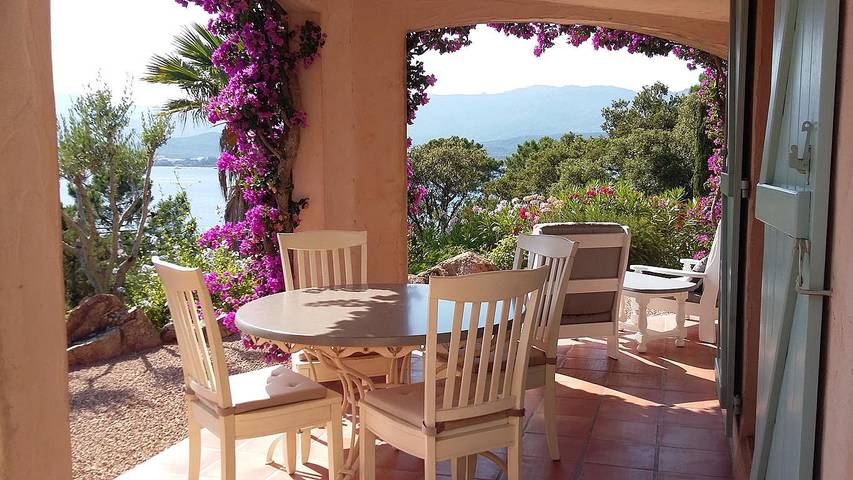 Appartement de vacances pour 4 personnes, avec piscine ainsi que terrasse et jardin