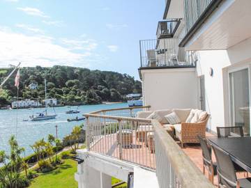 Log Cabin for 8 People in Salcombe, Devon, Photo 2