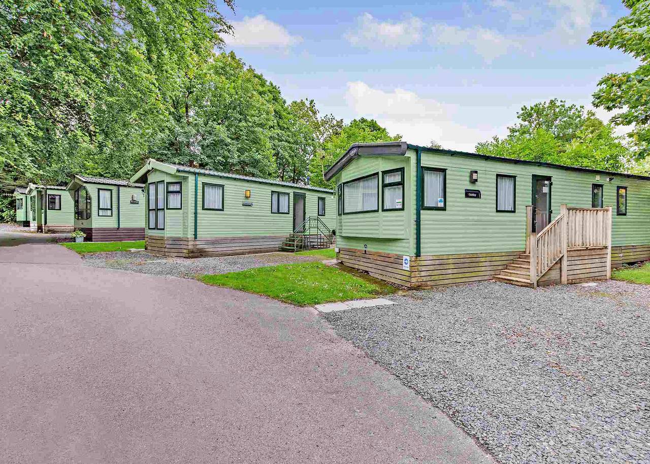 Gold 3 Bedroom Caravan, Sleeps 8. With parking in Bowness-on-Windermere, Lake District