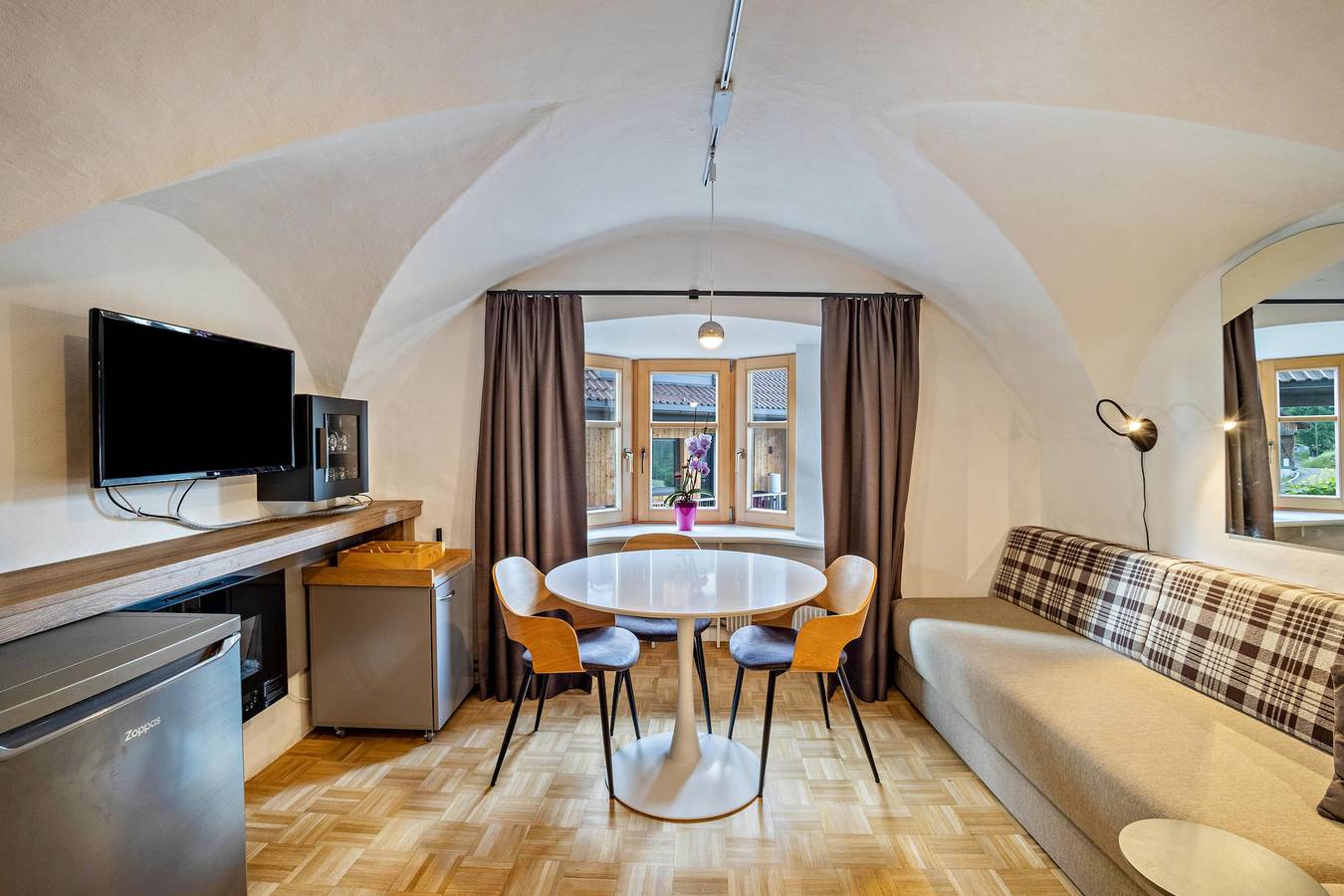 Ganze Wohnung, Ferienwohnung '2' mit Bergblick, Gemeinschaftspool und Wlan in Issing, Pfalzen