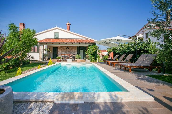 Villa für 6 Personen, mit Garten und Pool - 1