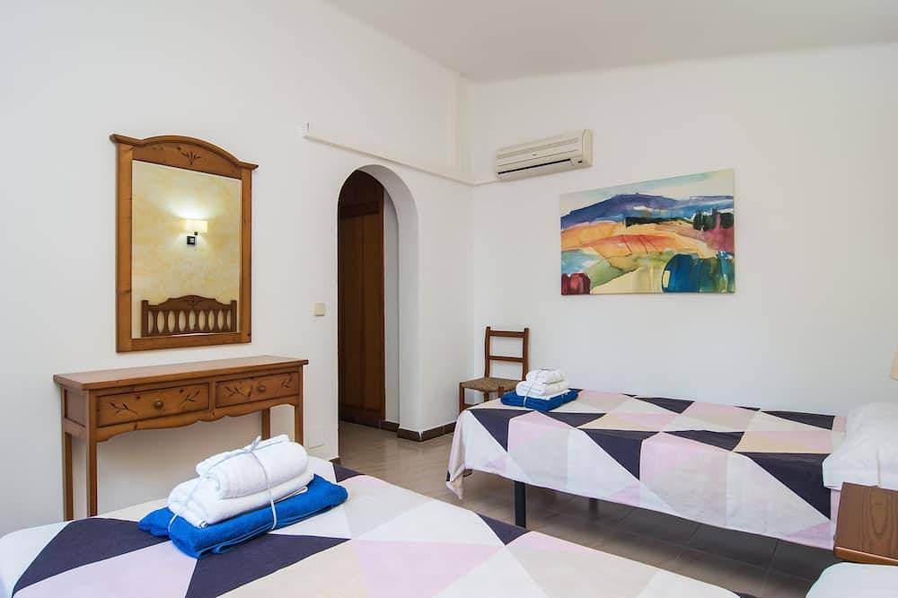 Finca Sanau Villa mit einem wunderschönen Garten und Pool. Free Internet in Cala Mitjana, Felanitx