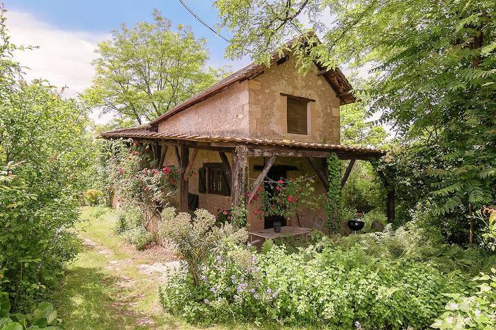 Gîte pour 2 personnes, avec Terrasse ainsi que Jardin et Piscine