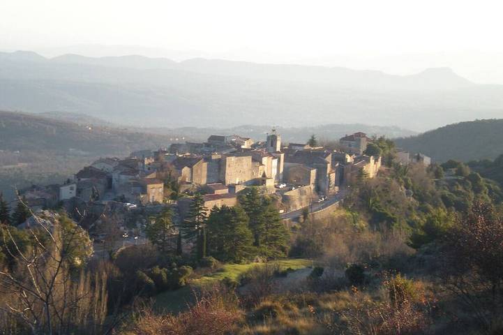 Location de vacances pour 2 personnes, avec balcon à Mons (Var)