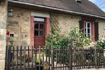 Gîte pour 5 personnes, avec jardin ainsi que piscine et terrasse, animaux acceptés à Ladignac-le-Long