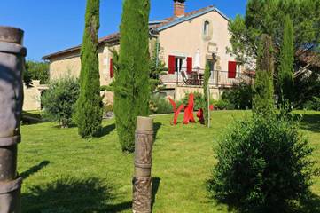Gîte pour 5 personnes, avec sauna et jacuzzi ainsi que piscine et jardin à Saint-Martial-de-Valette