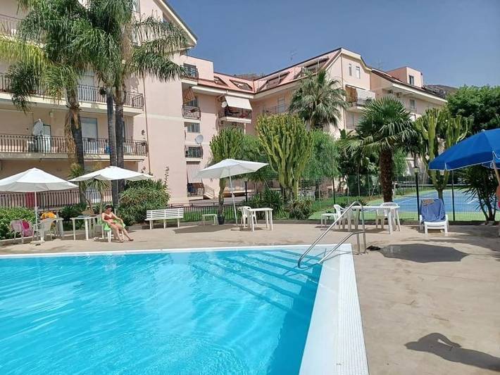 Appartamento per 6 persone, con Balcone e Terrazza nonché Giardino e Piscina a Calatabiano