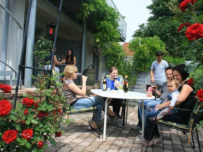 Ganze Ferienwohnung, Gästehaus Hauser - Mehrbettzimmer 2-4 Personen mit Küchenzeile in Europa-Park, Rust