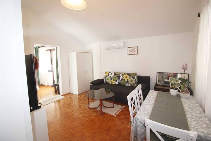 Ganze Wohnung, Gemütliches 1-Zimmer-Apartment mit Parkplatz in Premantura, Südküste Istrien