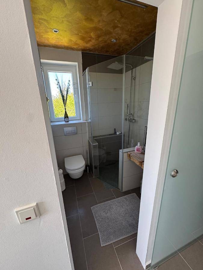 Ferienwohnung für 3 Personen, mit Balkon und Terrasse sowie Garten und Seeblick in Kell am See - 2
