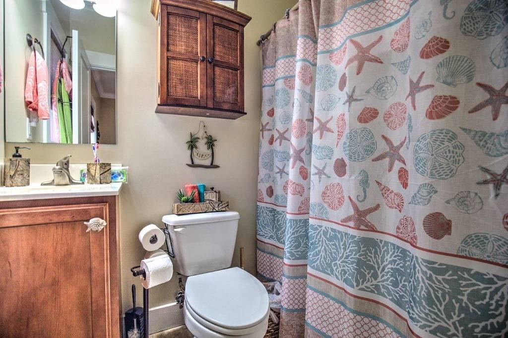 W16 - 3 bed, 2 bath Tropical Bungalow with Dockage in Marathon, Monroe County