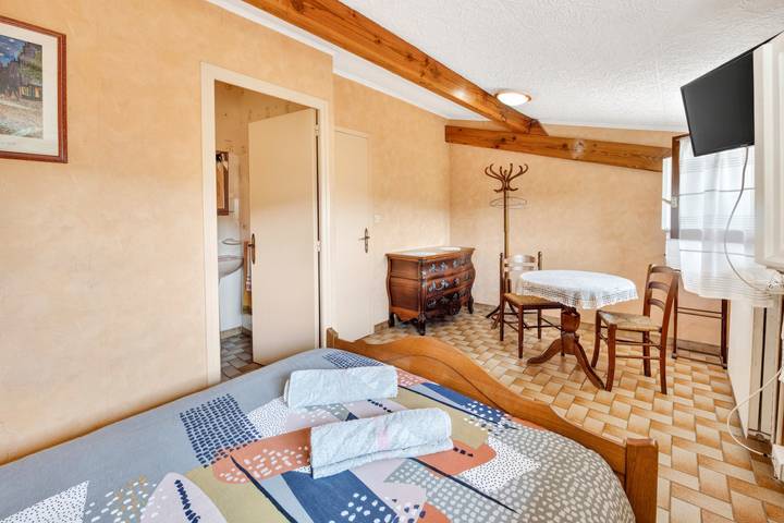 Chambre d’hôte pour 2 personnes, avec jardin dans Beaujolais