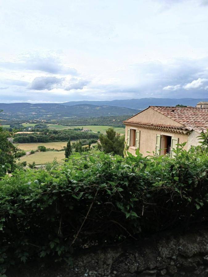 Gîte pour 2 personnes, avec terrasse et vue à Lurs