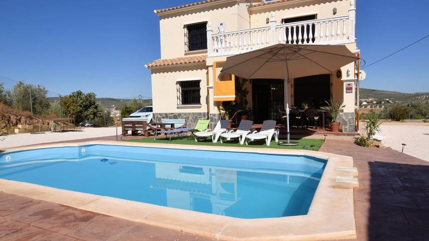 Casa rural para 9 personas, con jacuzzi además de jardín y piscina, Se admiten mascotas en Villanueva del Trabuco - 3