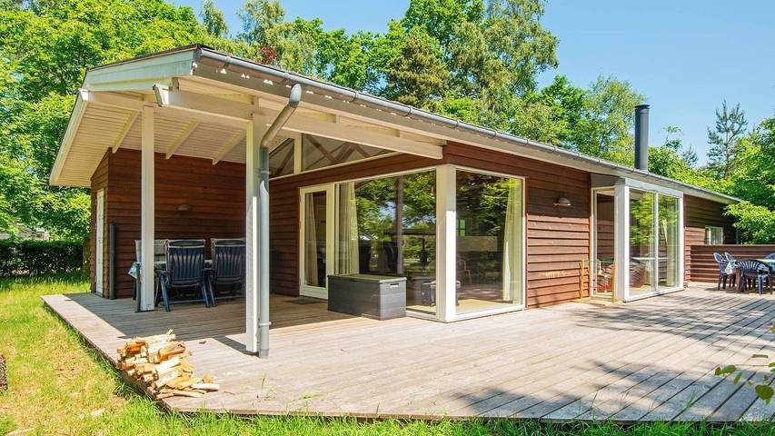 Ferieudlejning for 5 personer, med terrasse, husdyr tilladt i Fjellerup Strand