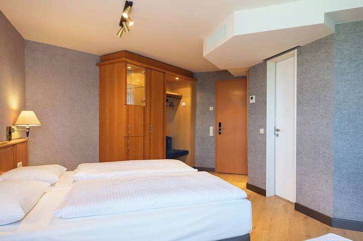 Hotel für 2 Personen, mit Whirlpool und Sauna sowie Pool in Magdeburg - 2
