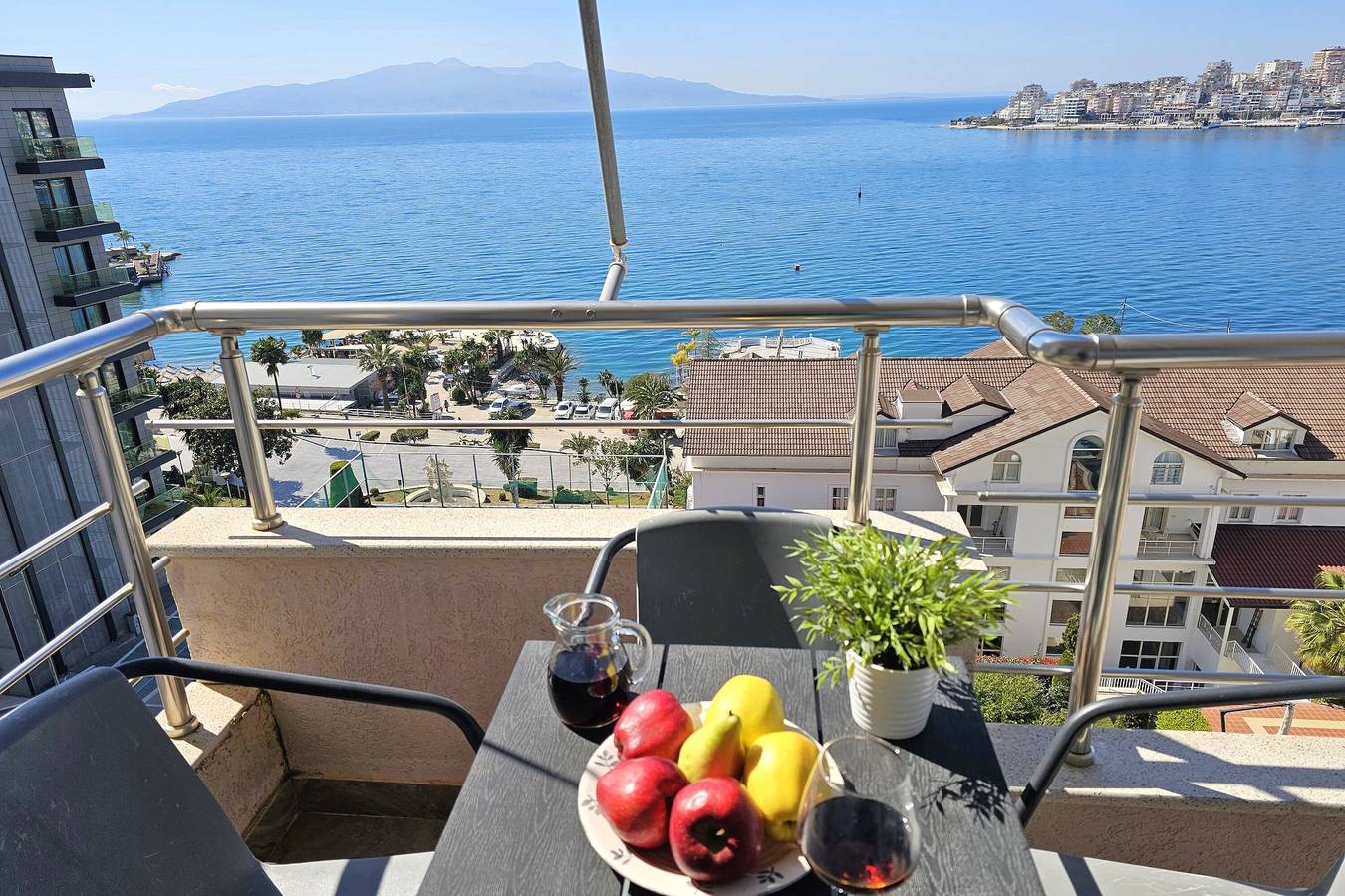 Appartamento intero, Appartamento vacanze per 4 persone con vista oceano in Saranda, Valona