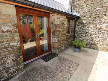 Log Cabin for 4 People in Swansea region, Photo 2
