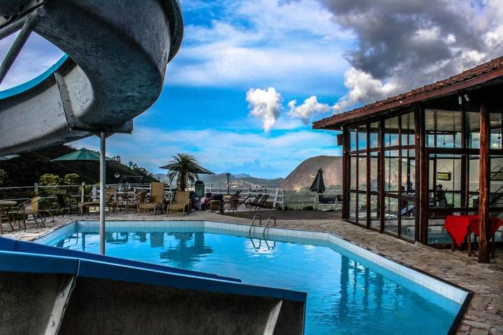 Pousadas para 4 pessoas, com piscina infantil e sauna e ainda piscina and jardim em Nova Friburgo