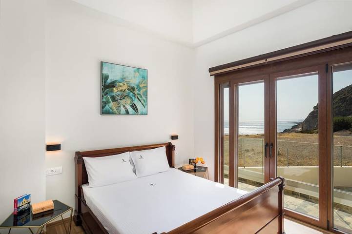 Griechische Strandvilla Atalandia mit beheiztem Pool, Fitnessraum, Grill & Büro in Kreta Süden