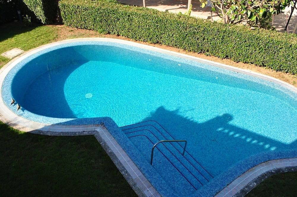 Great Value. Stylish Villa By The Sea next to Cala Blanca Beach. Easy walking. in Cala Blanca, Ciutadella
