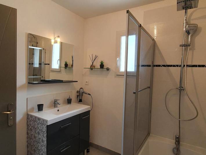 Location de vacances pour 6 personnes, avec Terrasse et Jardin ainsi que Bassin pour enfant et Vue sur le lac à Valréas - 2