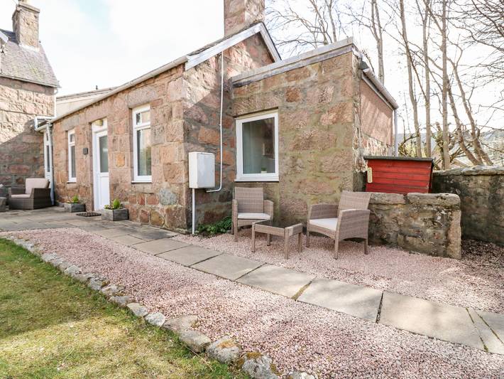 Log cabin for 2 people, with Garden in Ballater
