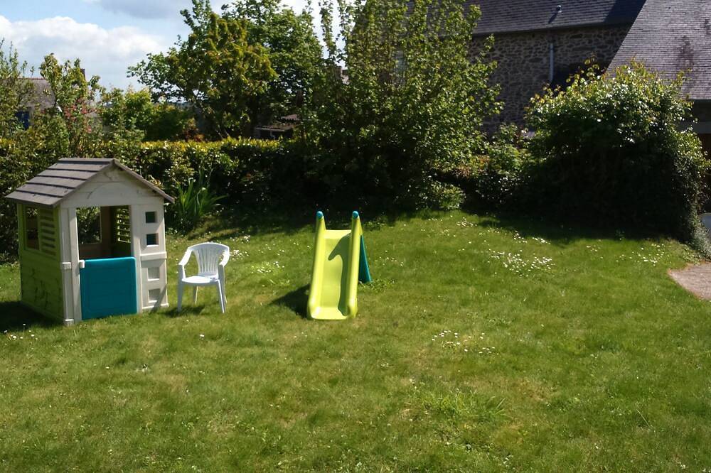 House near the Rance ( 10 min ) - ideal for discovering the region in Taden, Dinan und Umgebung