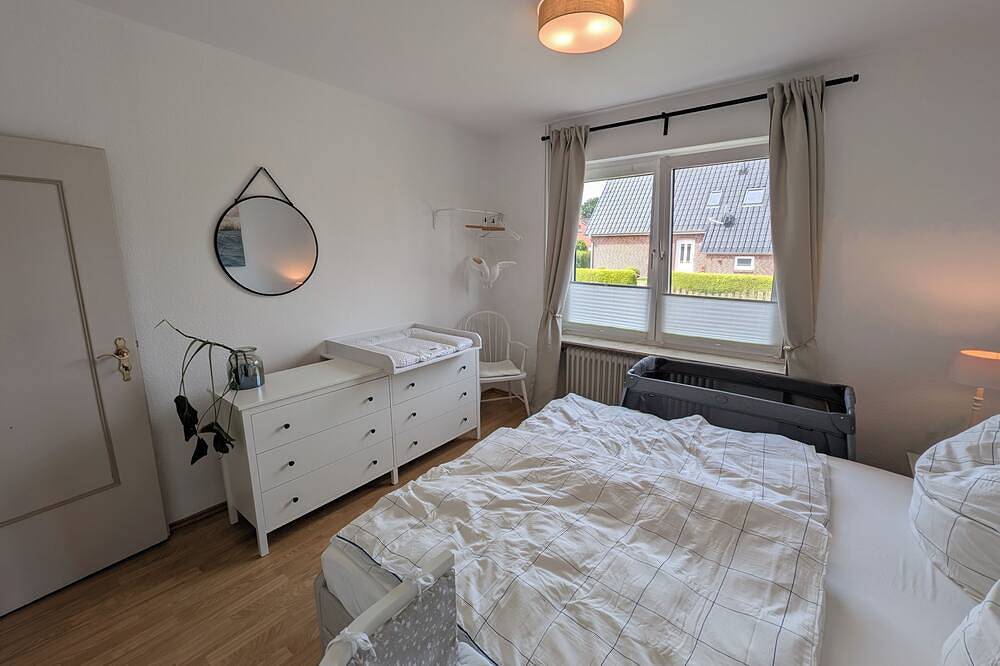 Familienfreundliches Ferienhaus nahe Nordsee mit großem Garten & 4 Schlafzimmern in Holtgast, Landkreis Wittmund