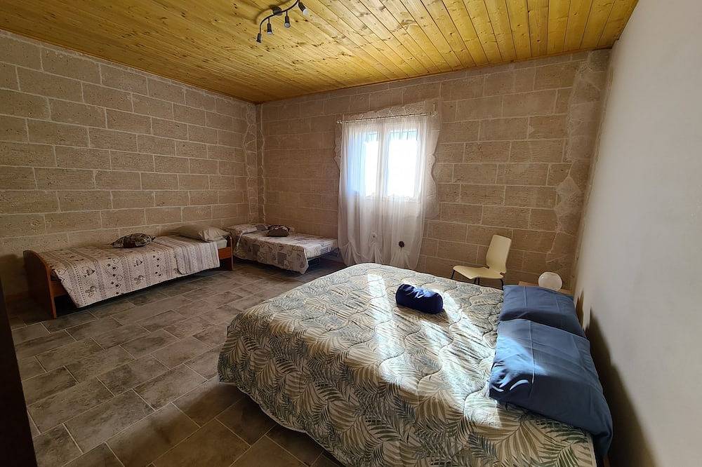 Belle villa près de Torre Ovo, à 800 mètres de la mer. in Torricella, Golfe de Tarente