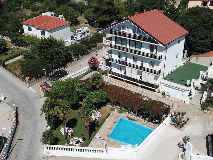 Ferienhaus für 2 Personen, mit Pool und Garten sowie Ausblick in Vodice