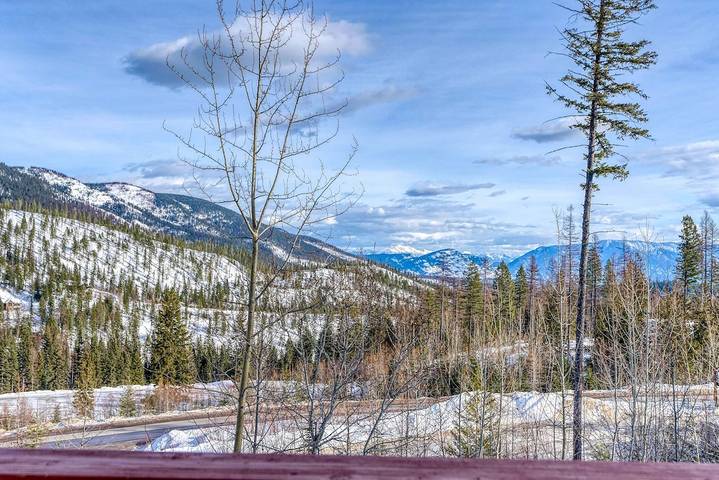 Vacation rental for 16 people, with hot tub and balcony in Montana