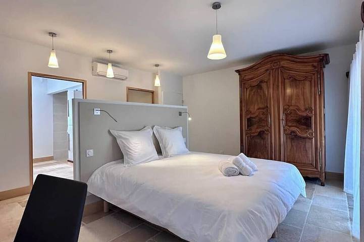 Location de vacances pour 12 personnes, avec jacuzzi ainsi que jardin et piscine à Cuzance - 2