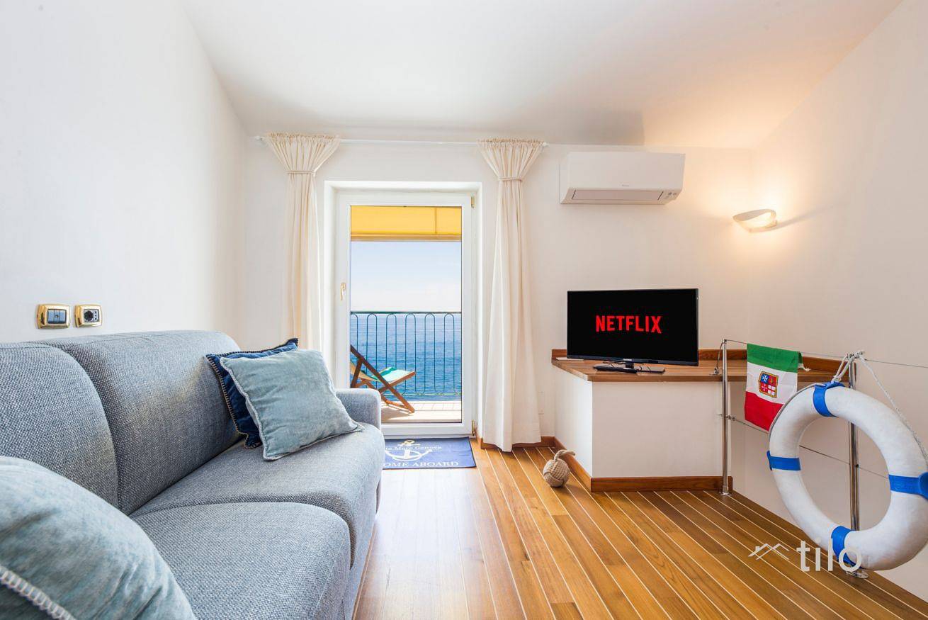 Appartamento intero, Beach | Parking | Wifi | A/C| Sea View By Tilo in Genova (Città), Genoa