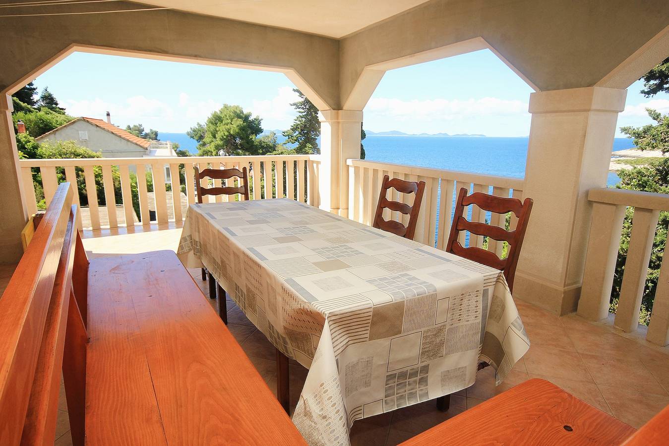 Ganze Wohnung, 3-Zimmer-Ferienwohnung mit Terrasse und Meerblick Zavalatica, Korcula A-545-a in Čara, Korcula