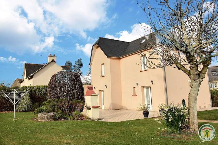 Gîte pour 5 personnes, avec Terrasse et Jardin à Pleumeur-Gautier