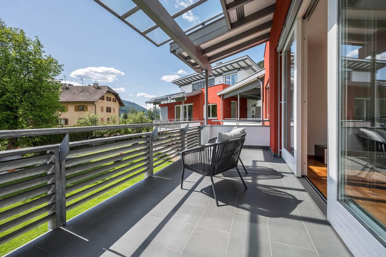 Ganze Wohnung, Ferienwohnung 'Suite Marianne' mit Bergblick, privater Terrasse und Wlan in Olang, Östliche Dolomiten
